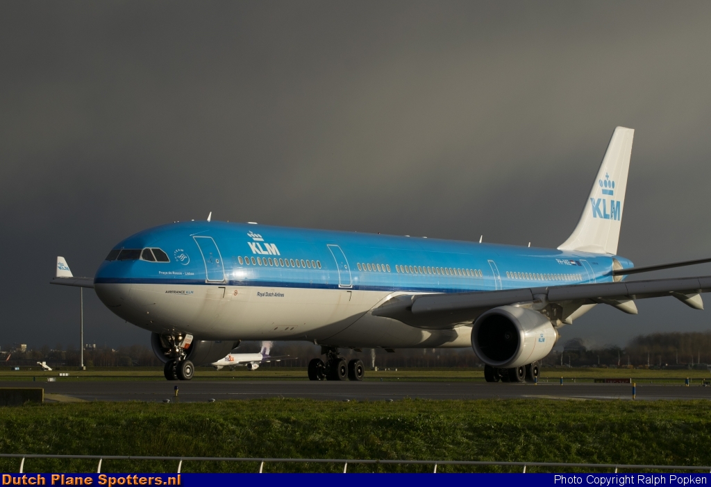 PH-AKE Airbus A330-300 KLM Royal Dutch Airlines by Ralph Popken