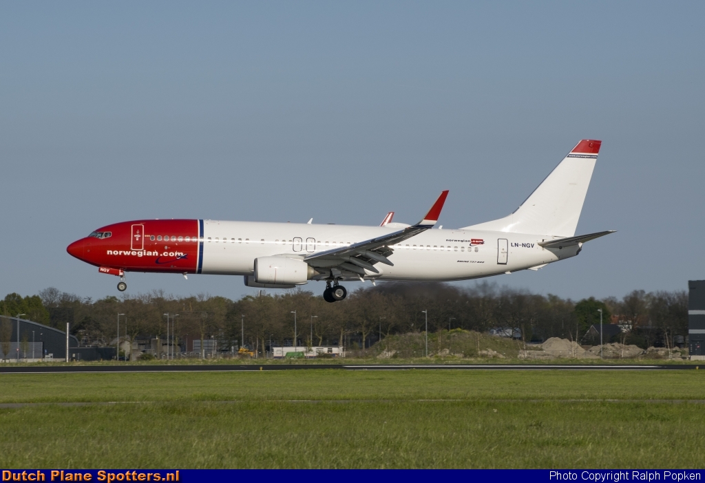 LN-NGV Boeing 737-800 Norwegian Air Shuttle by Ralph Popken