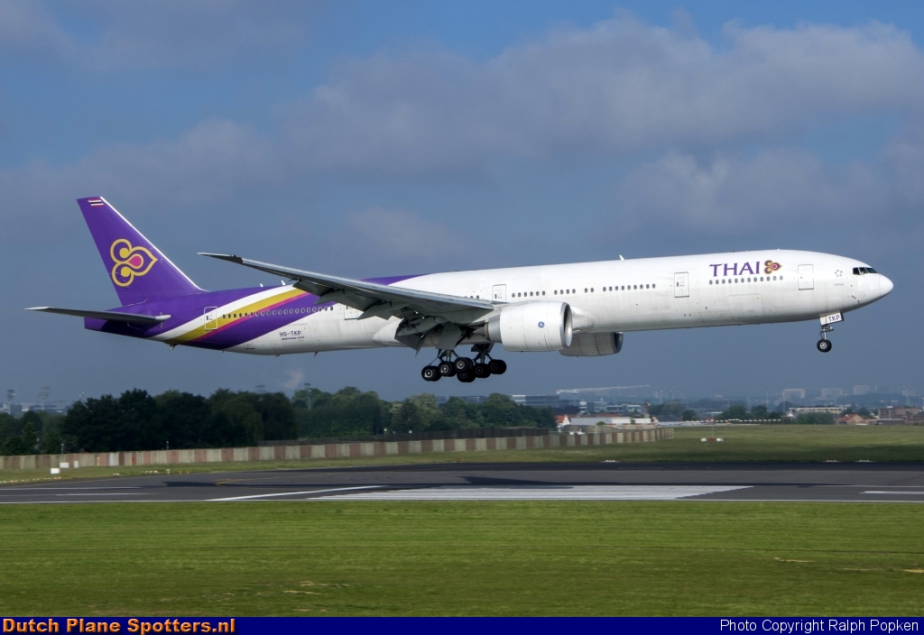 HS-TKP Boeing 777-300 Thai Airways International by Ralph Popken