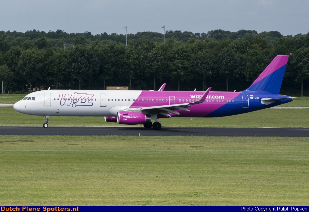 HA-LXE Airbus A321 Wizz Air by Ralph Popken