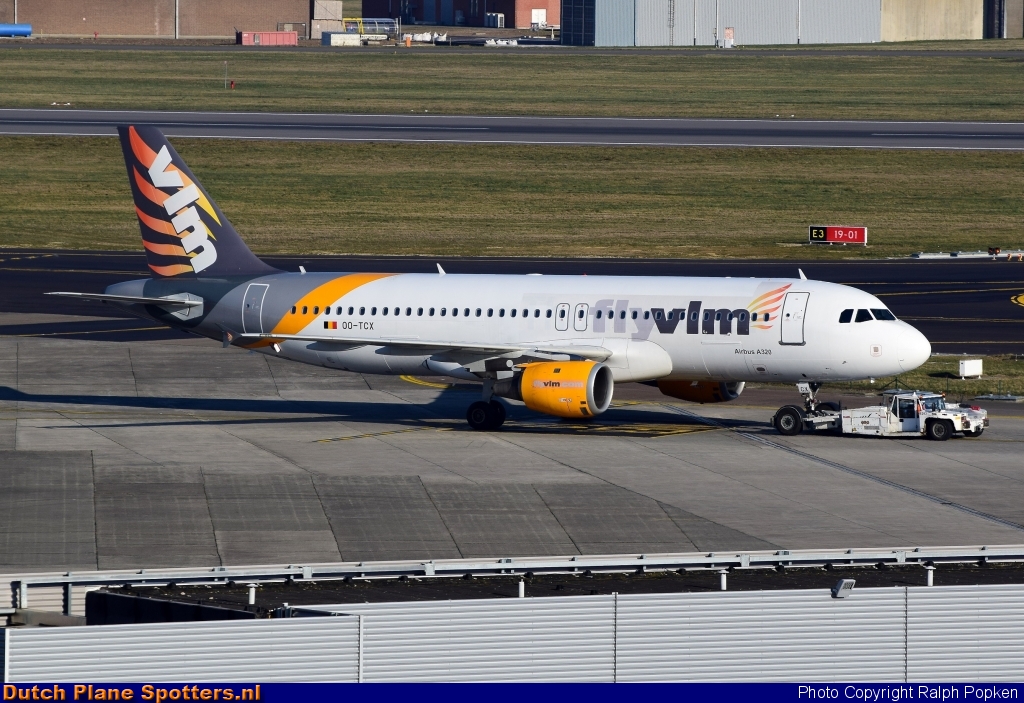 OO-TCX Airbus A320 VLM Airlines by Ralph Popken