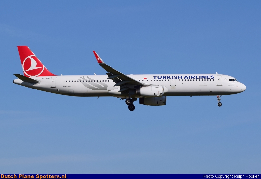 TC-JSN Airbus A321 Turkish Airlines by Ralph Popken