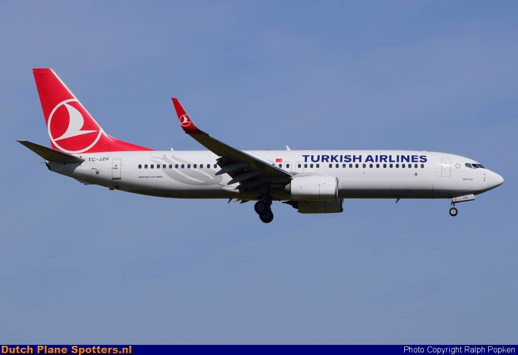 TC-JZH Boeing 737-800 Turkish Airlines by Ralph Popken