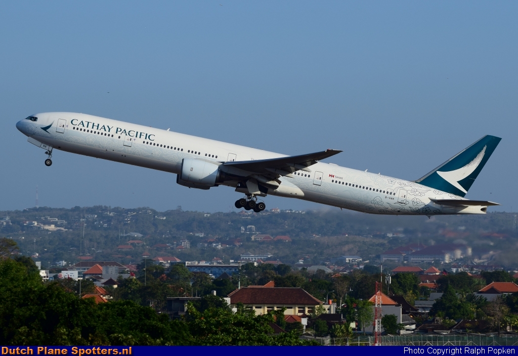 B-HNK Boeing 777-300 Cathay Pacific by Ralph Popken