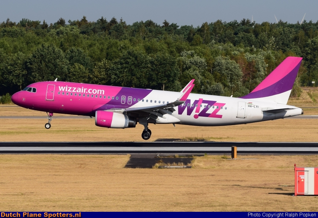 HA-LYI Airbus A320 Wizz Air by Ralph Popken