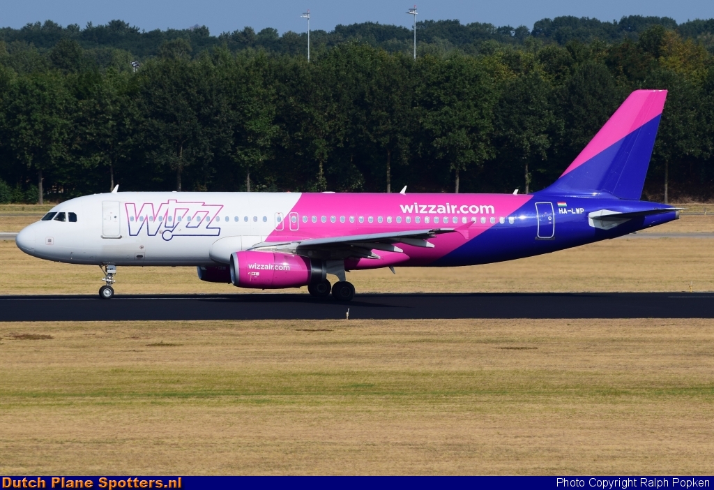 HA-LWP Airbus A320 Wizz Air by Ralph Popken