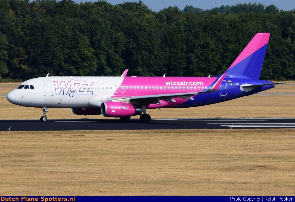 HA-LYG Airbus A320 Wizz Air by Ralph Popken