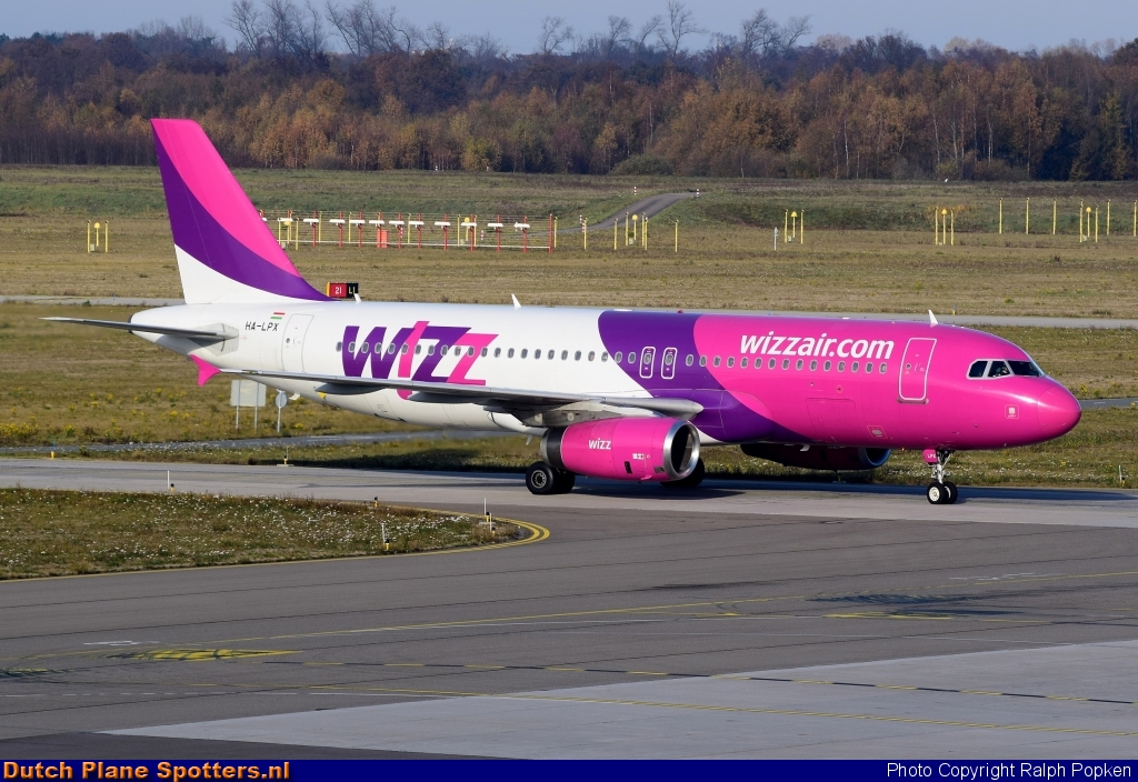 HA-LPX Airbus A320 Wizz Air by Ralph Popken
