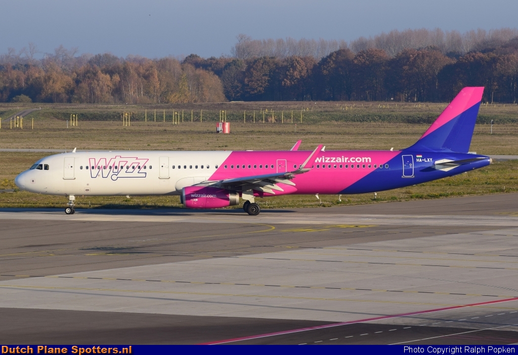HA-LXY Airbus A321 Wizz Air by Ralph Popken