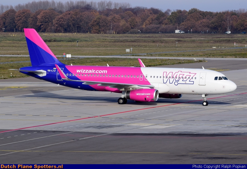 HA-LYZ Airbus A320 Wizz Air by Ralph Popken
