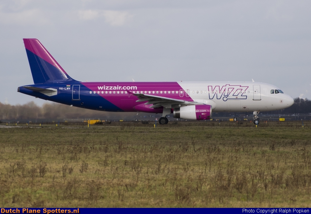 HA-LWN Airbus A320 Wizz Air by Ralph Popken