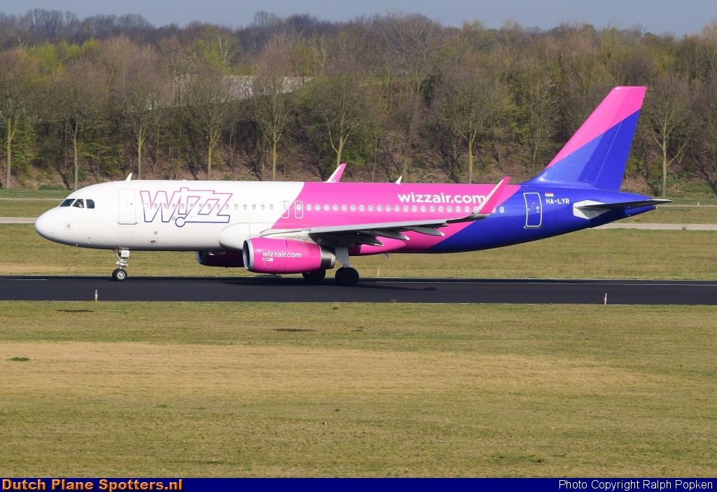HA-LYR Airbus A320 Wizz Air by Ralph Popken