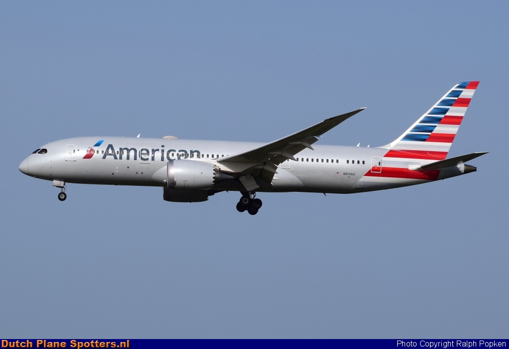 N814AA Boeing 787-8 Dreamliner American Airlines by Ralph Popken