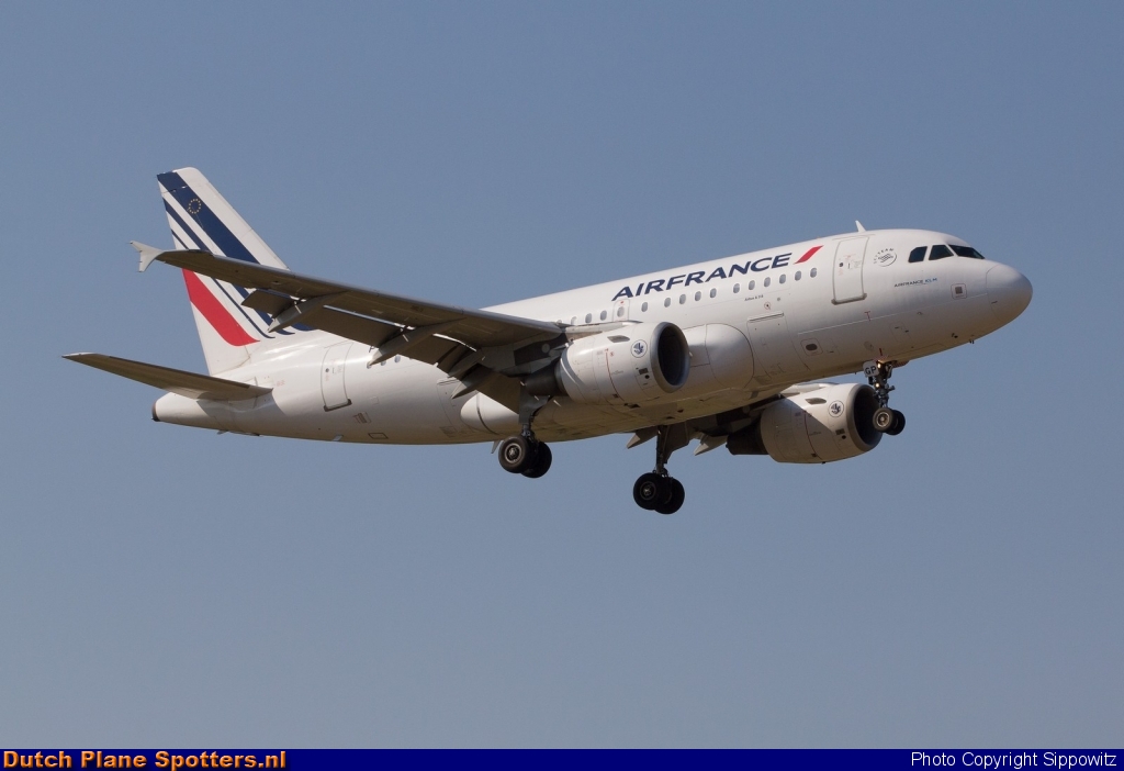 F-GUGP Airbus A318 Air France by Sippowitz
