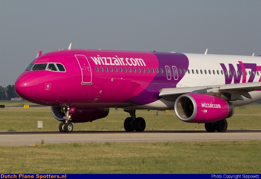 HA-LYD Airbus A320 Wizz Air by Sippowitz