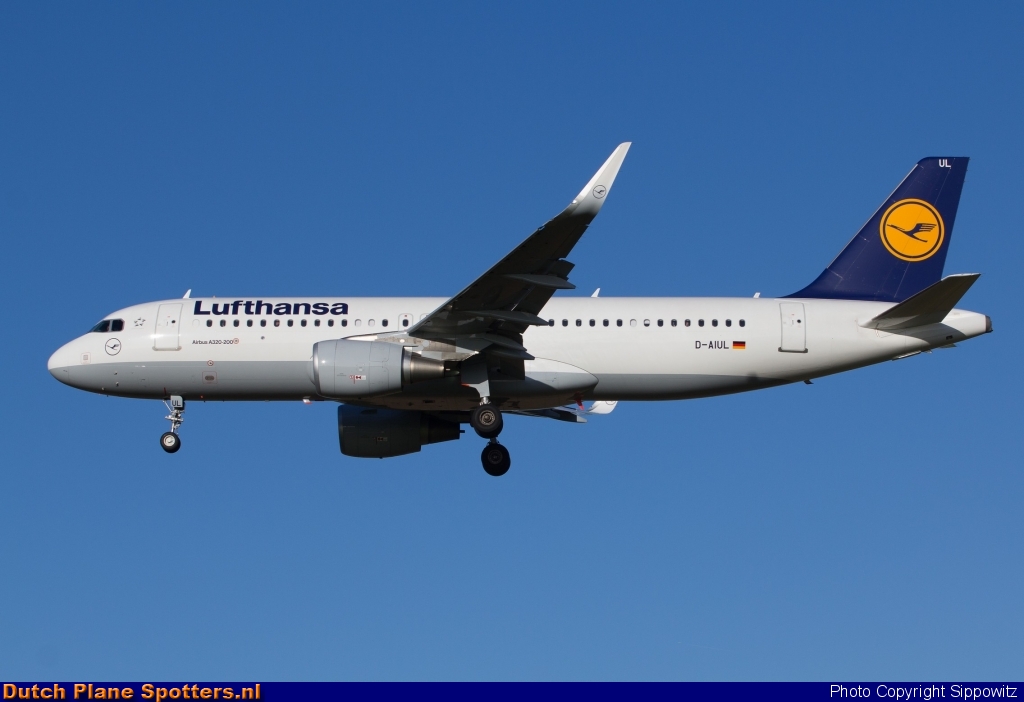 D-AIUL Airbus A320 Lufthansa by Sippowitz