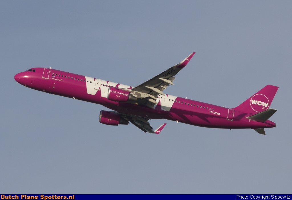 TF-MOM Airbus A321 WOW air by Sippowitz