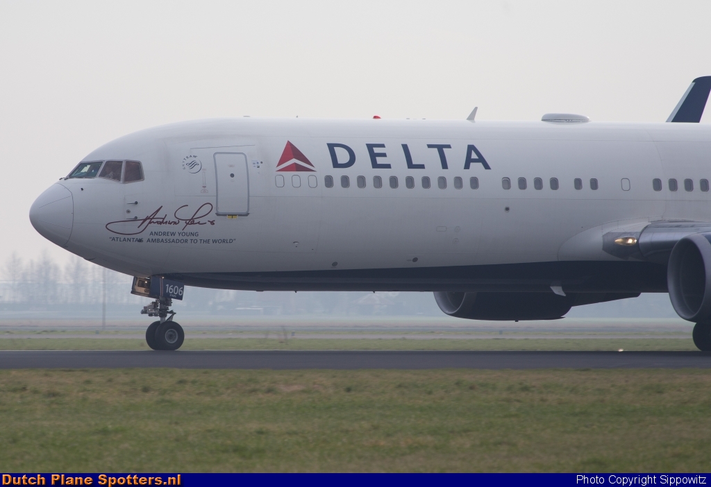 N16065 Boeing 767-300 Delta Airlines by Sippowitz
