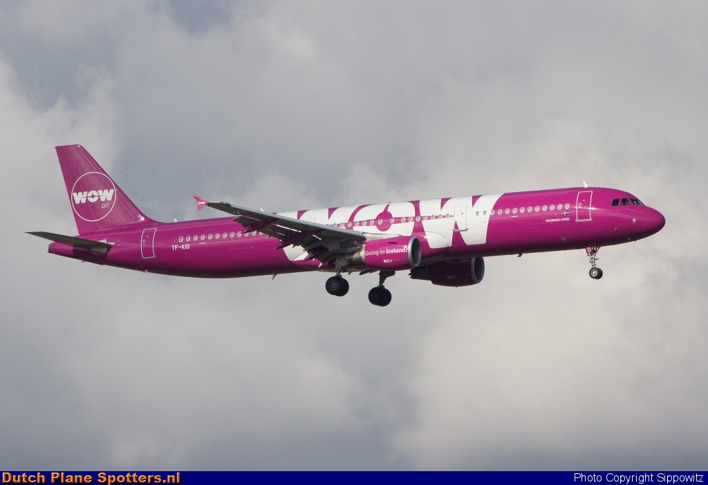 TF-KID Airbus A321 WOW air by Sippowitz