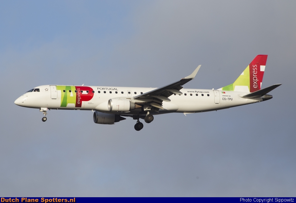 CS-TPU Embraer 190 PGA Portugalia Airlines (TAP Express) by Sippowitz