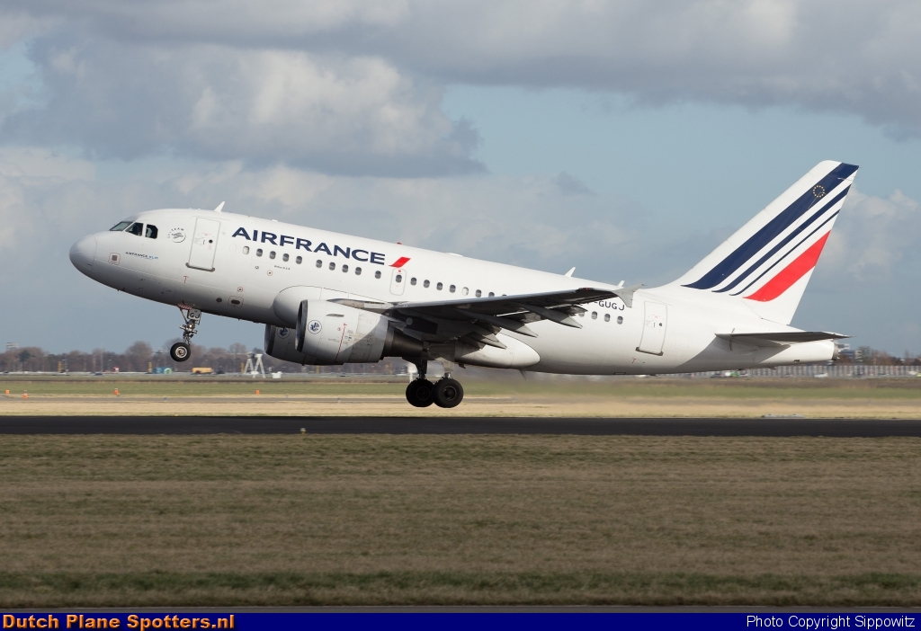 F-GUGJ Airbus A318 Air France by Sippowitz
