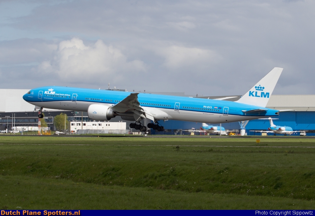 PH-BVS Boeing 777-300 KLM Royal Dutch Airlines by Sippowitz