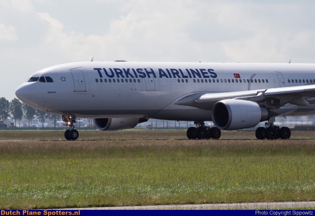 TC-JNB Airbus A330-200 Turkish Airlines by Sippowitz