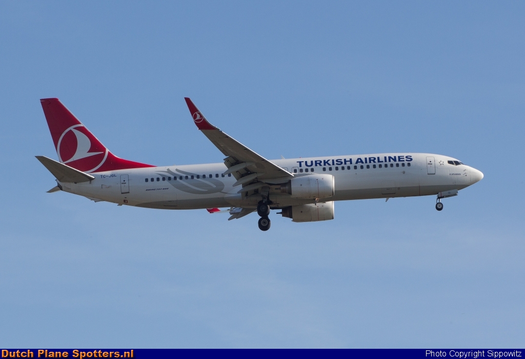TC-JGL Boeing 737-800 Turkish Airlines by Sippowitz