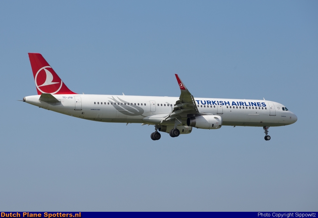 TC-JTD Airbus A321 Turkish Airlines by Sippowitz