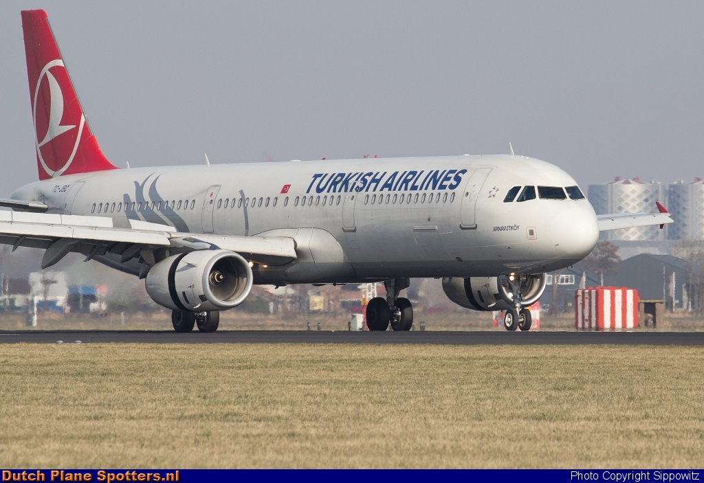 TC-JSC Airbus A321 Turkish Airlines by Sippowitz