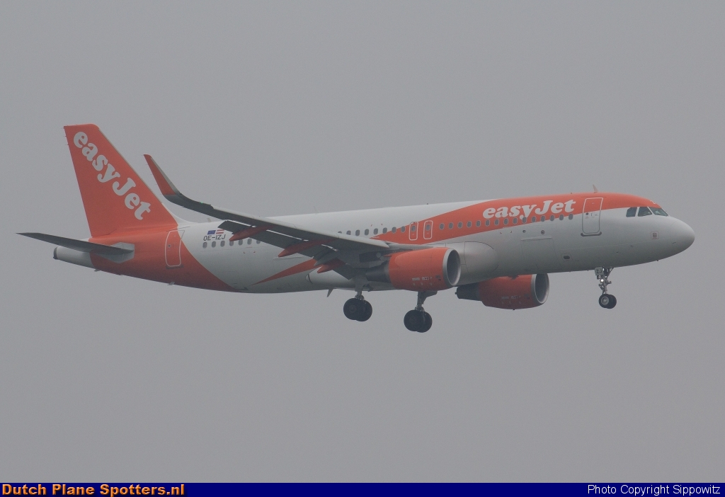 OE-IZJ Airbus A320 easyJet Europe by Sippowitz