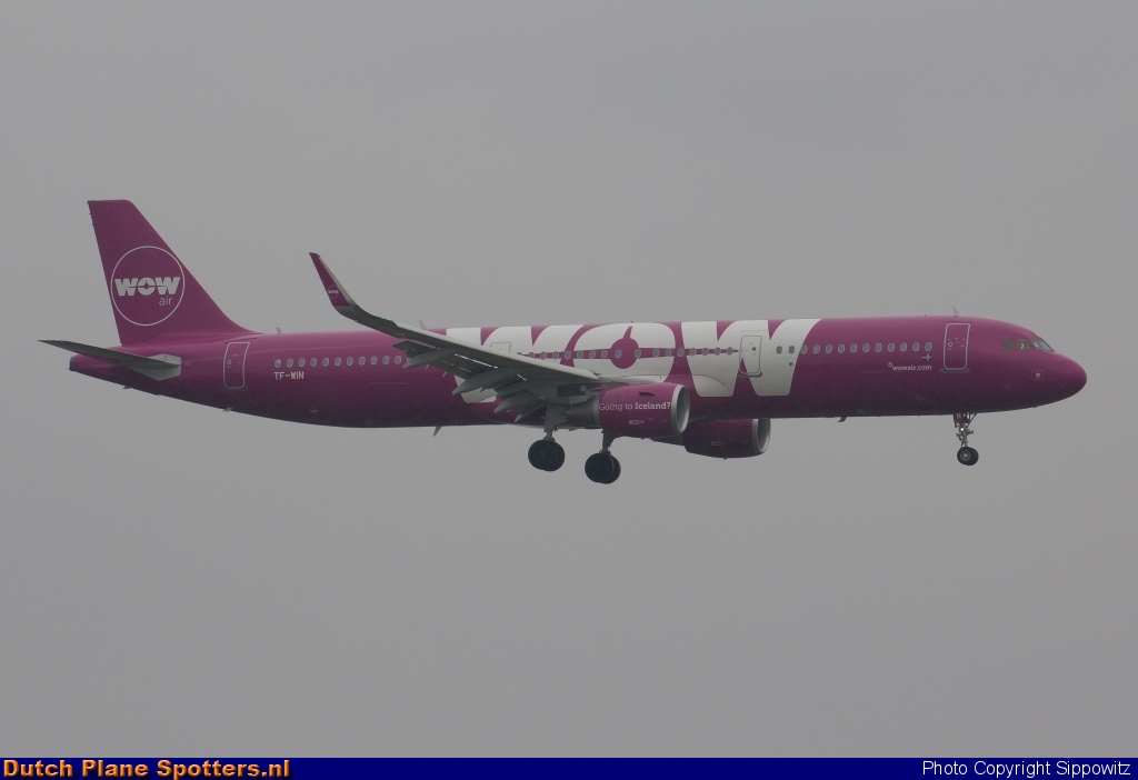 TF-WIN Airbus A321 WOW air by Sippowitz