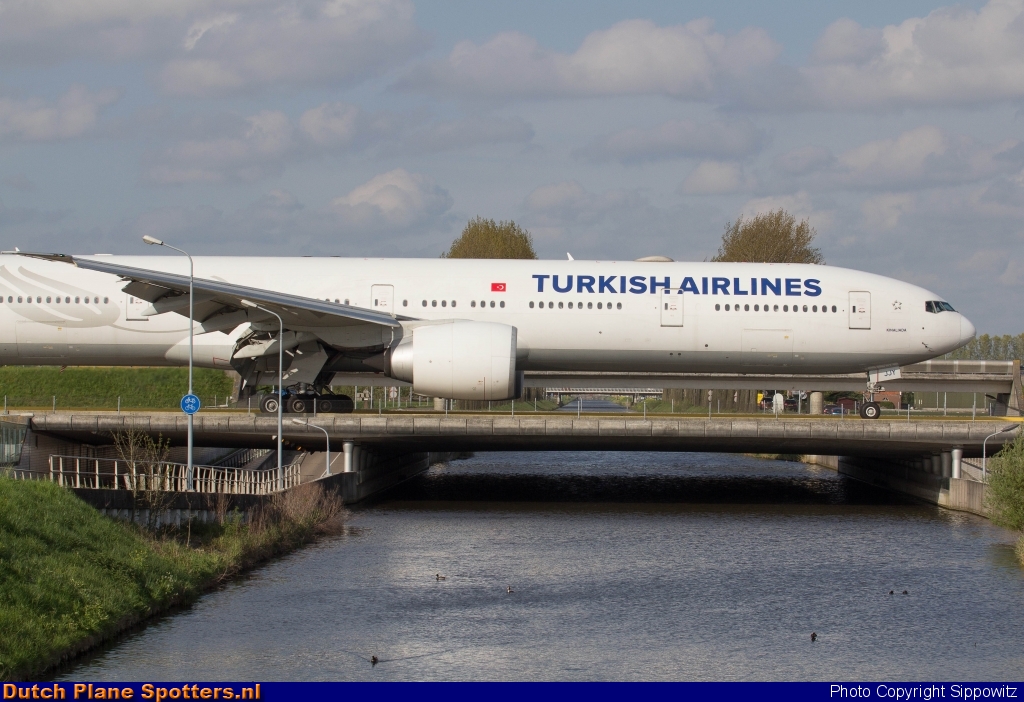 TC-JJY Boeing 777-300 Turkish Airlines by Sippowitz
