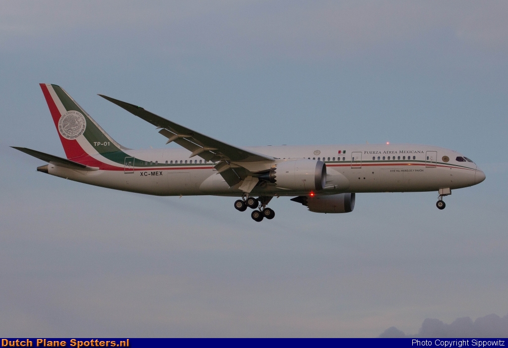 TP-01 / XC-MEX Boeing 787-8 Dreamliner MIL - Mexican Air Force by Sippowitz