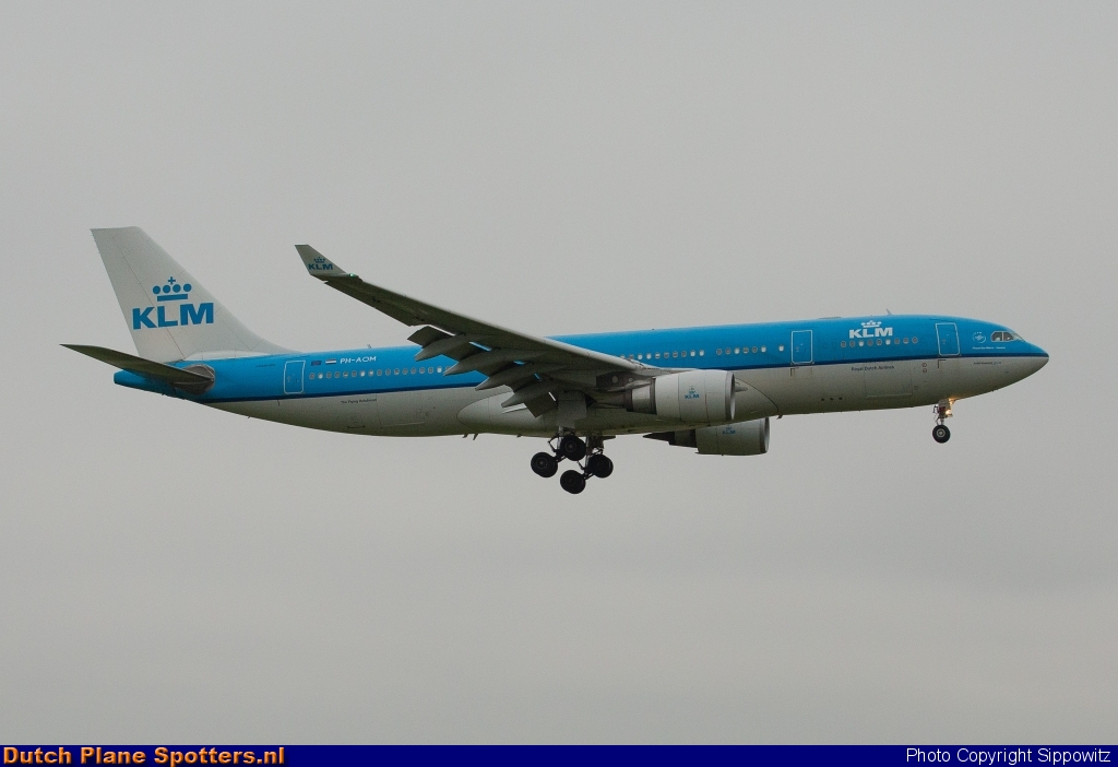 PH-AOM Airbus A330-200 KLM Royal Dutch Airlines by Sippowitz