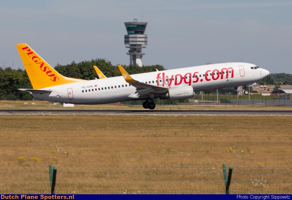 TC-CPK Boeing 737-800 Pegasus by Sippowitz