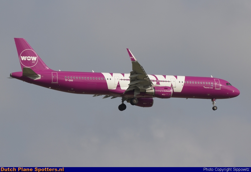 TF-DOG Airbus A321 WOW air by Sippowitz