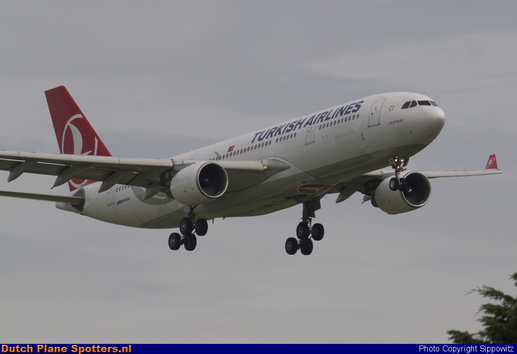 TC-JIP Airbus A330-200 Turkish Airlines by Sippowitz