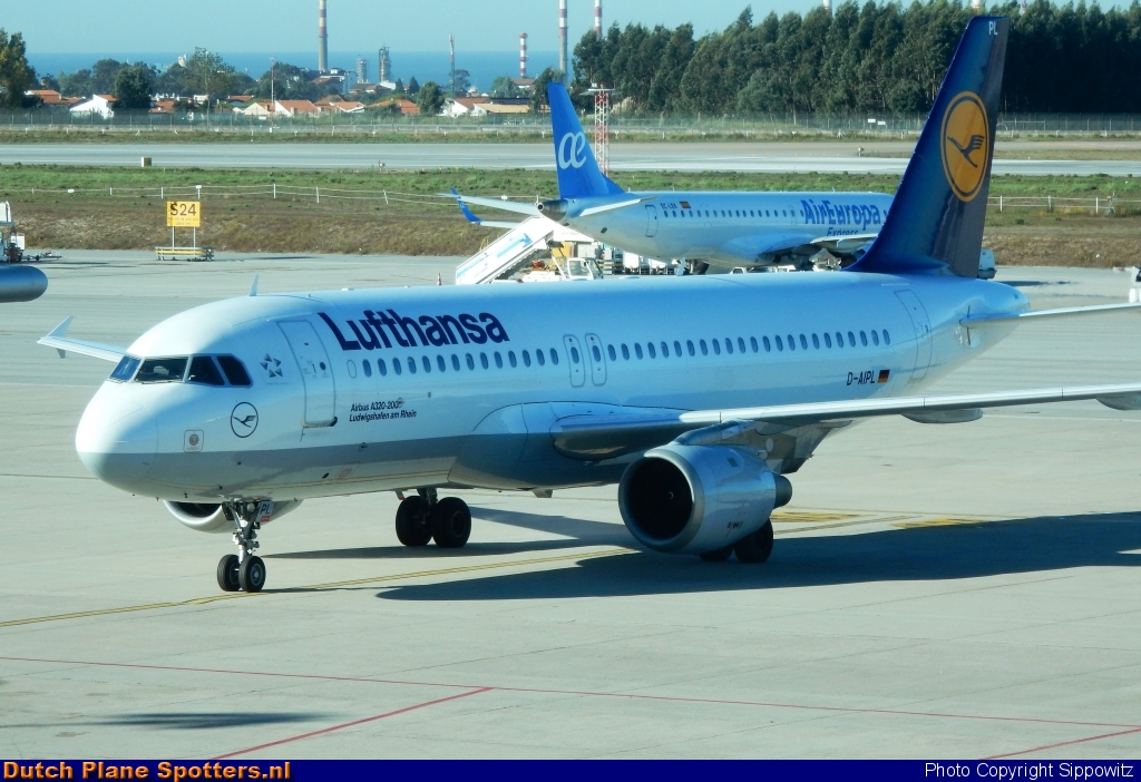 D-AIPL Airbus A320 Lufthansa by Sippowitz