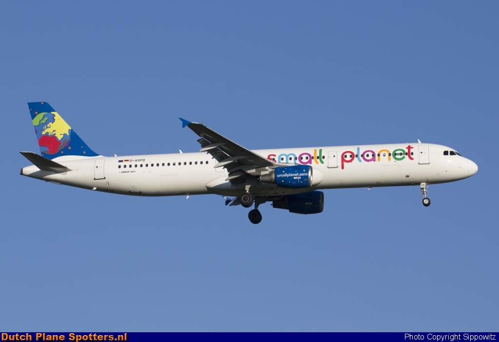 D-ASPD Airbus A321 Small Planet Airlines Germany by Sippowitz