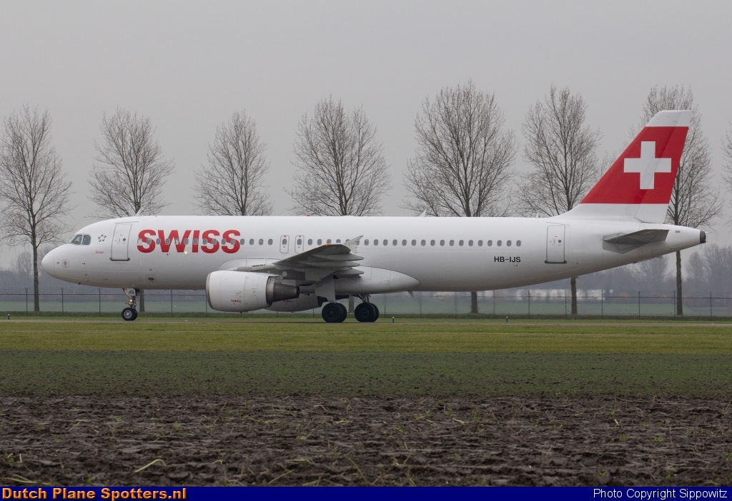 HB-IJS Airbus A320 Swiss International Air Lines by Sippowitz