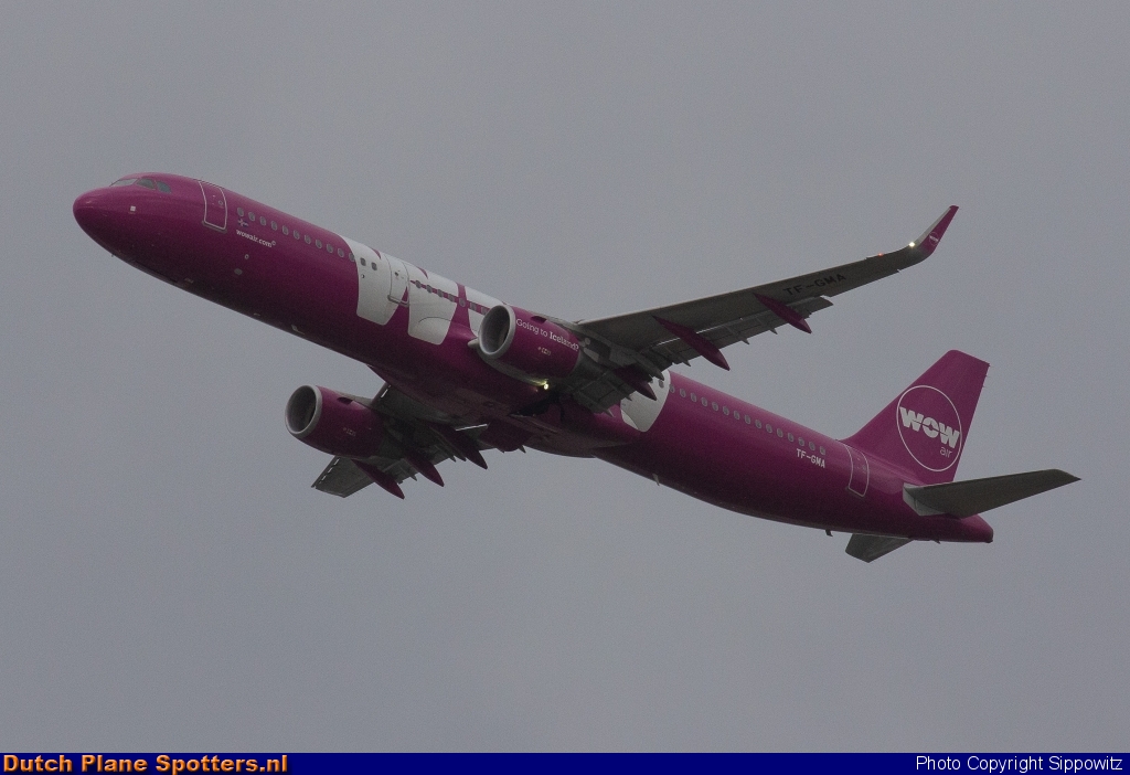 TF-GMA Airbus A321 WOW air by Sippowitz