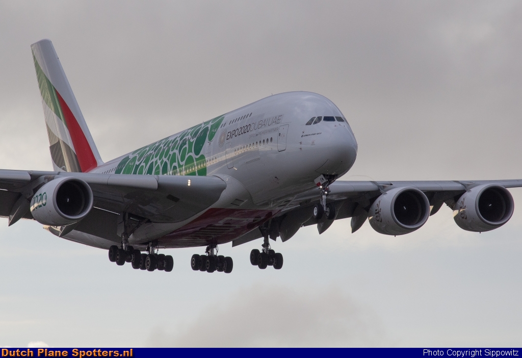 A6-EOW Airbus A380-800 Emirates by Sippowitz