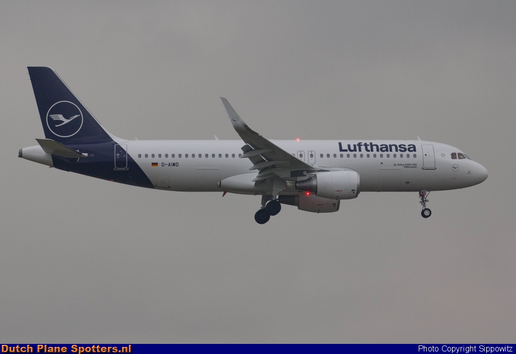 D-AIWD Airbus A320 Lufthansa by Sippowitz