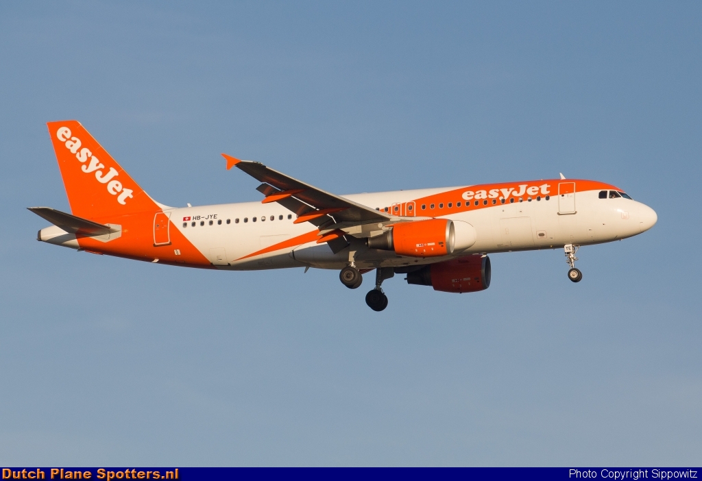 HB-JYE Airbus A320 easyJet Switzerland by Sippowitz