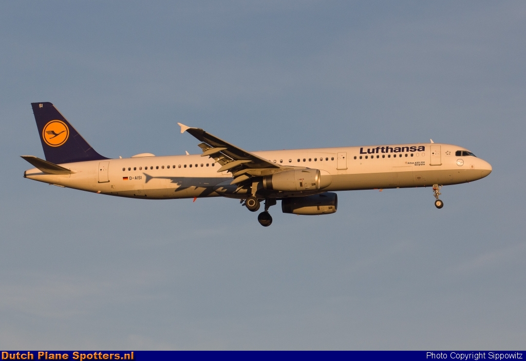 D-AISI Airbus A321 Lufthansa by Sippowitz