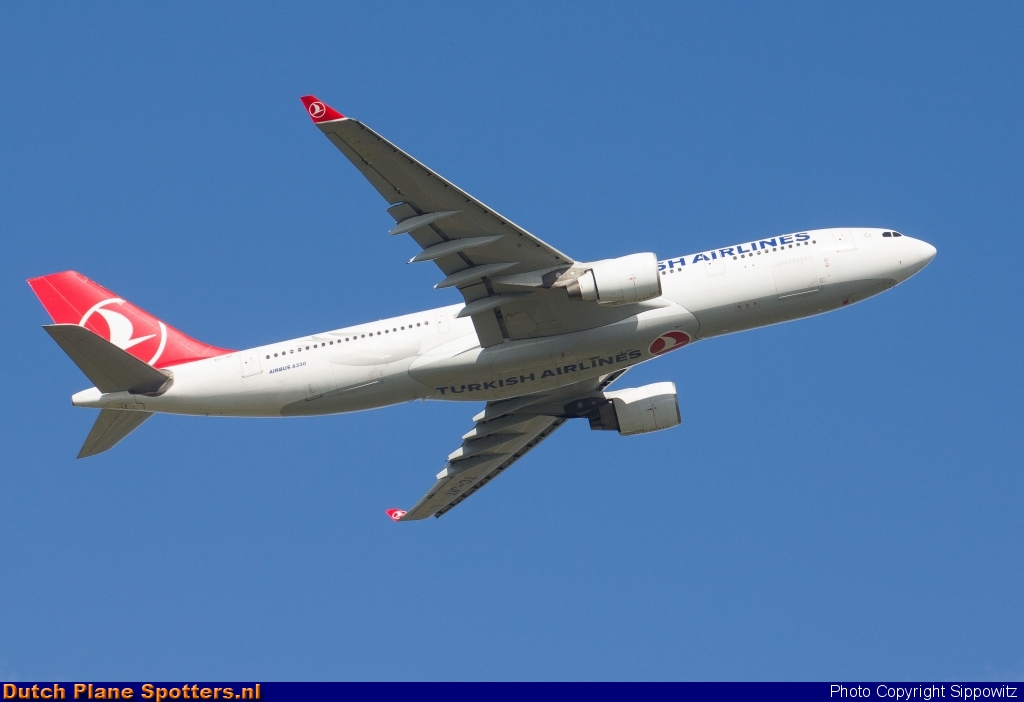 TC-JIT Airbus A330-200 Turkish Airlines by Sippowitz