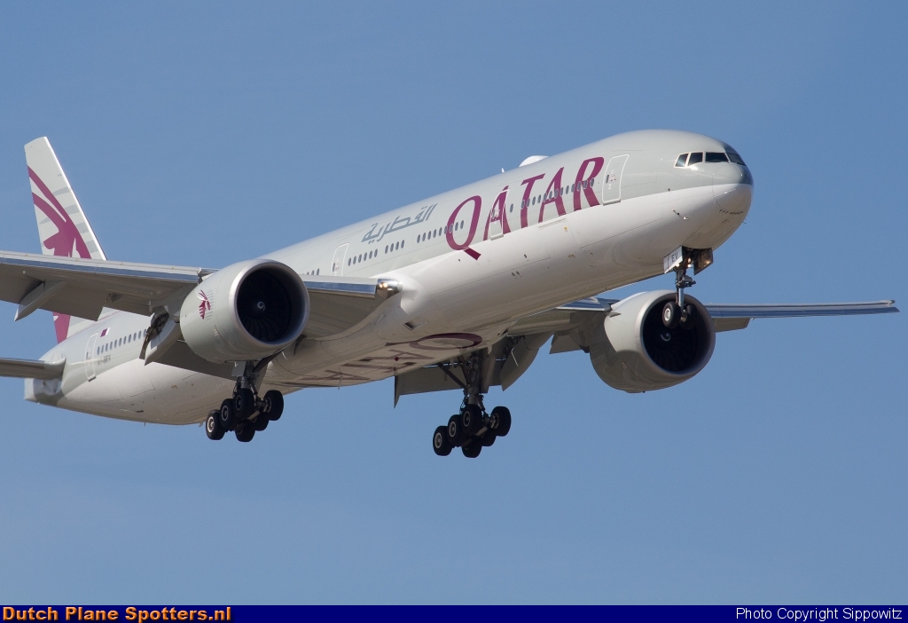 A7-BEV Boeing 777-300 Qatar Airways by Sippowitz