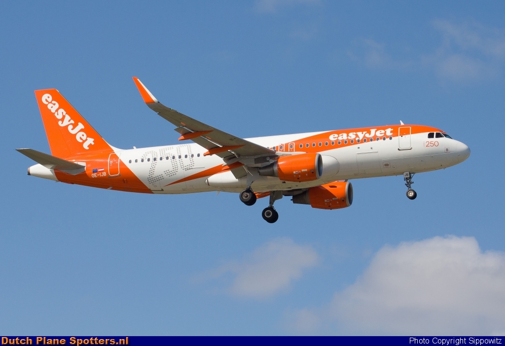 OE-IJB Airbus A320 easyJet Europe by Sippowitz