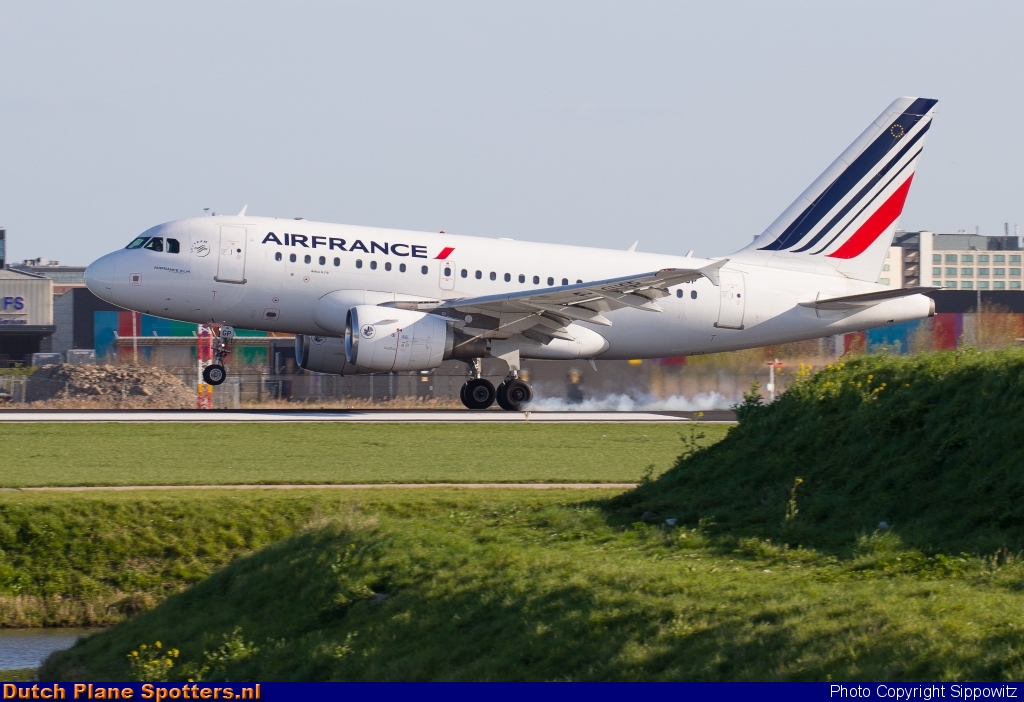 F-GUGP Airbus A318 Air France by Sippowitz